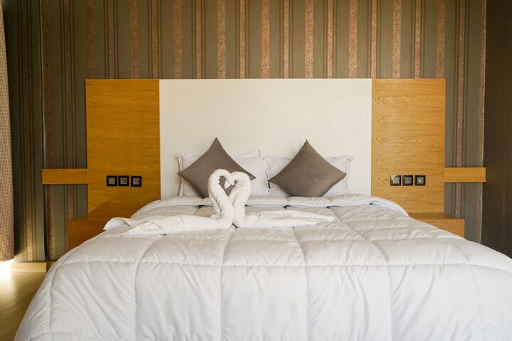 Room 6 of 13