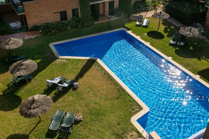 Hotel Pool