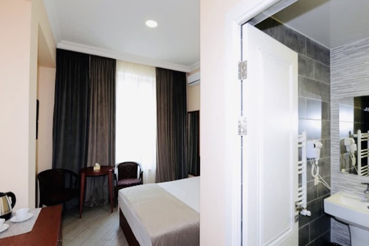 Room 9 of 22