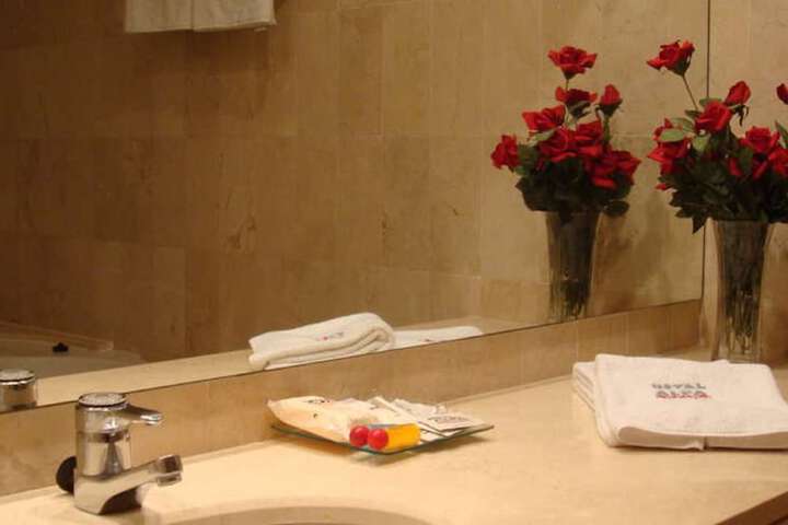 Room 12 of 26