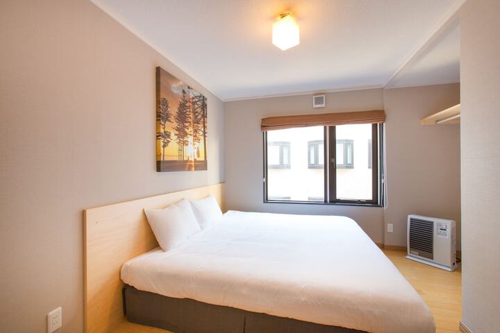 Room 2 of 12