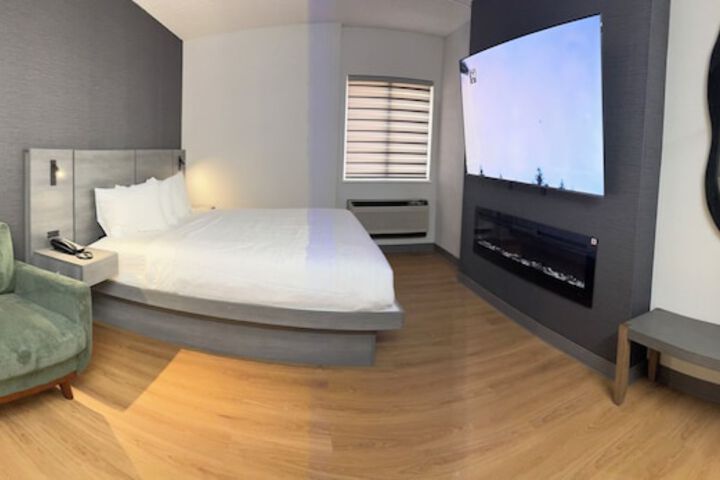 Room 7 of 13