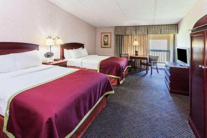 2 Double Beds (1 of 5)