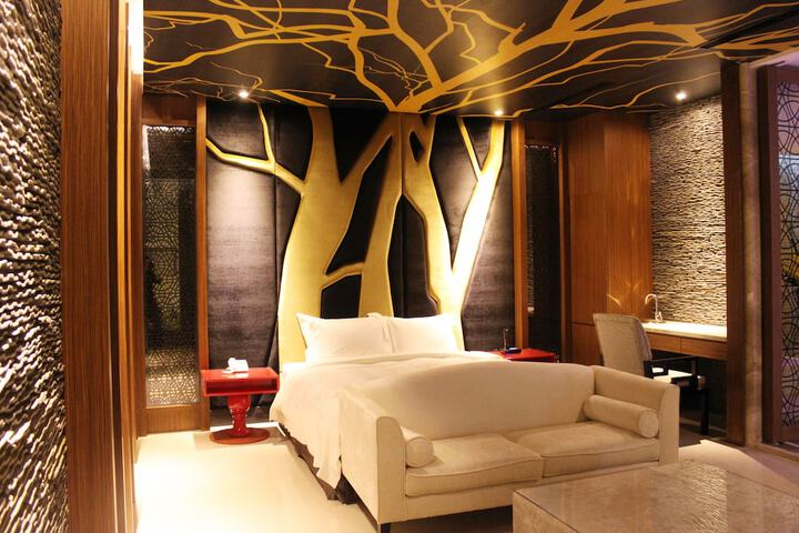 Room 16 of 53