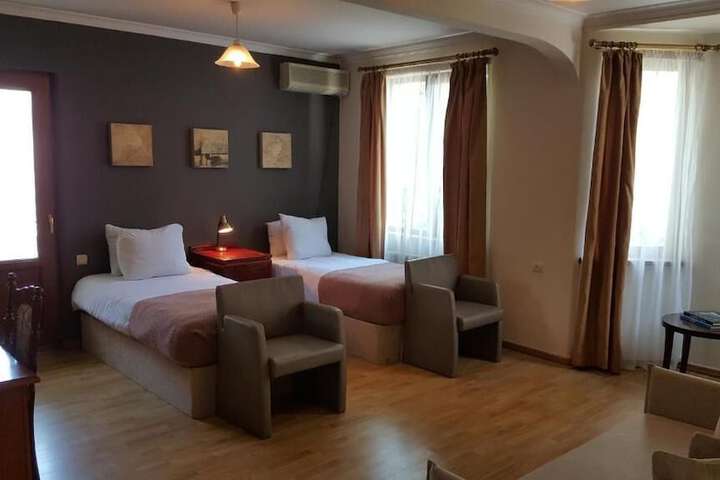 Room 5 of 49