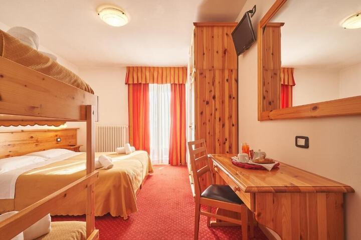 Room 7 of 65