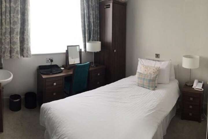 Room 33 of 96