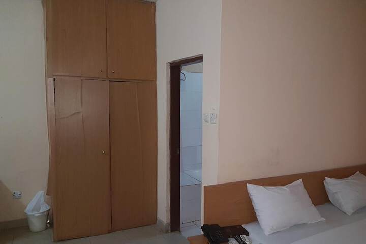 Room 18 of 65