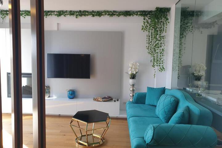 Room 2 of 18
