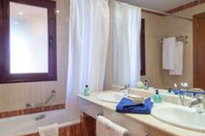 Room 6 of 34