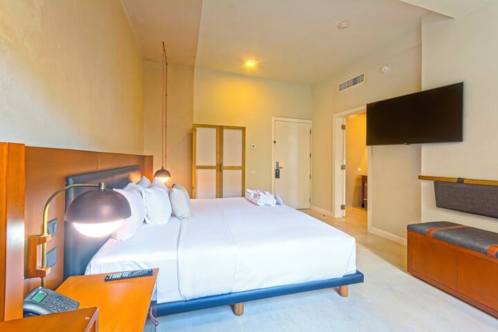 Room 19 of 64
