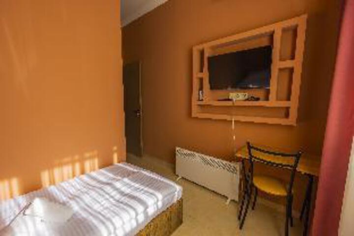 Room 17 of 18