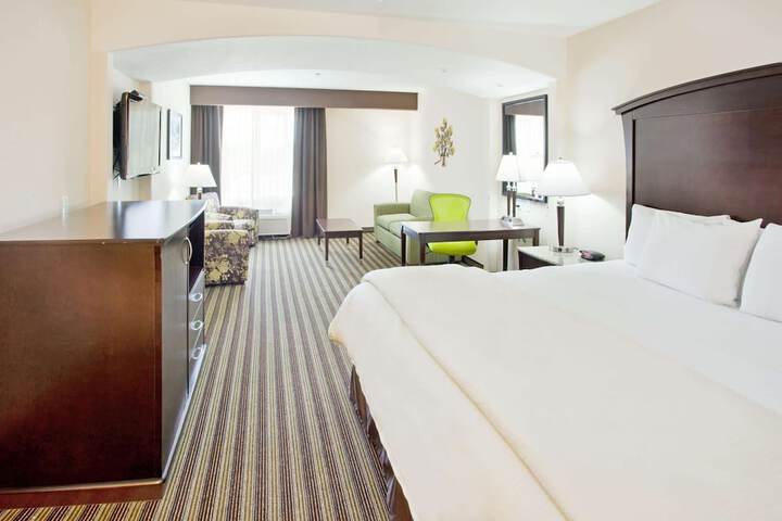 1 King Bed (8 of 18)