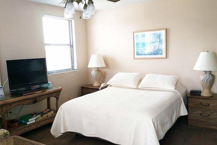 Room 102 of 325