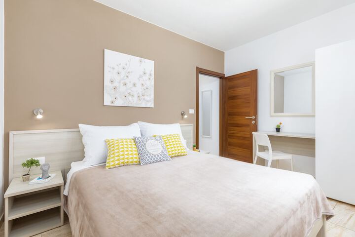 Room 27 of 186
