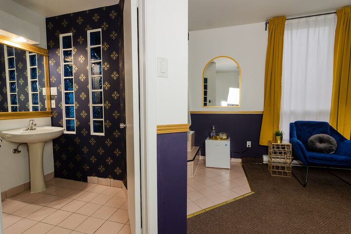 Room 25 of 87