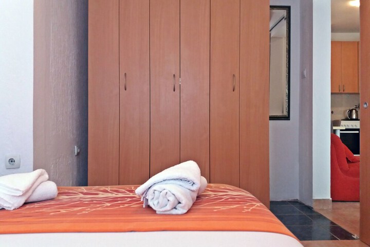 Room 4 of 15