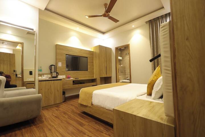 Room 16 of 52