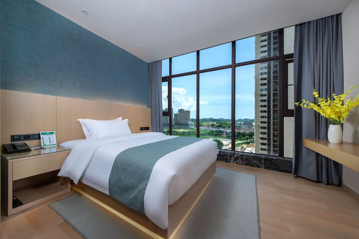 Room 7 of 28