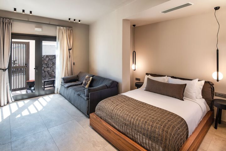 Room 15 of 37