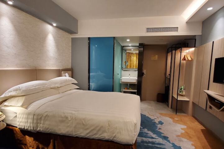 Room 36 of 103