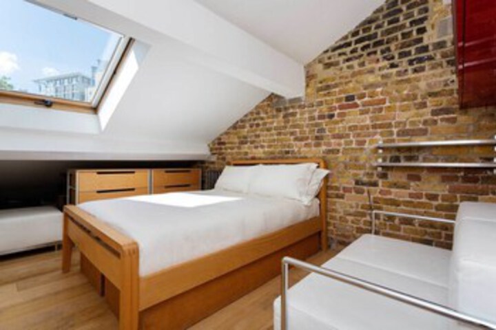 Room 13 of 20