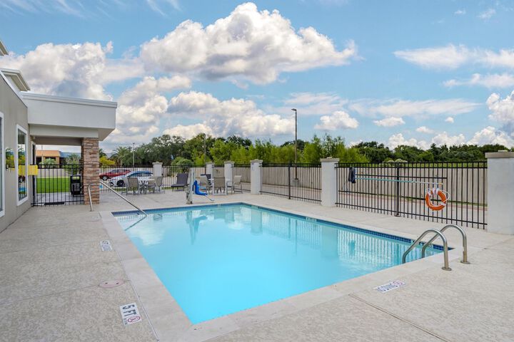 Swimming pool at Best Western Plus Bay City Inn & Suites