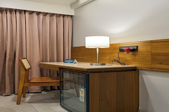 Room 17 of 40