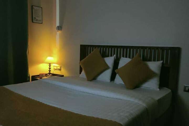 Room 53 of 195