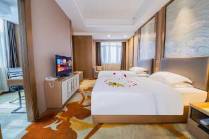 Room 8 of 9