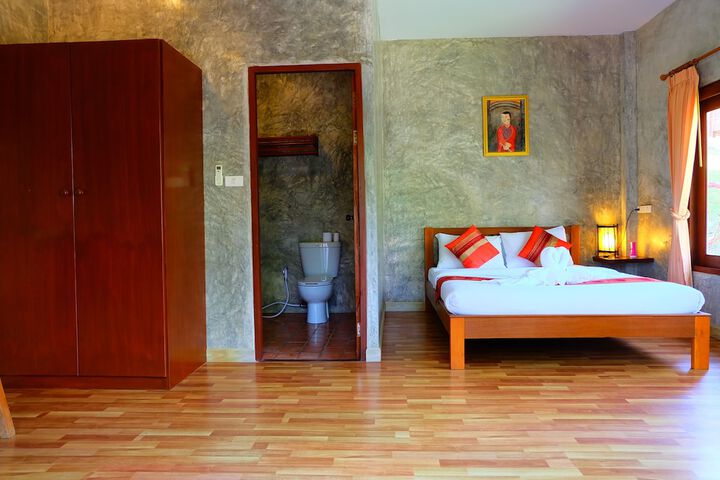Room 2 of 35