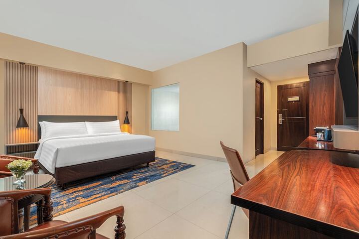 Room 13 of 33