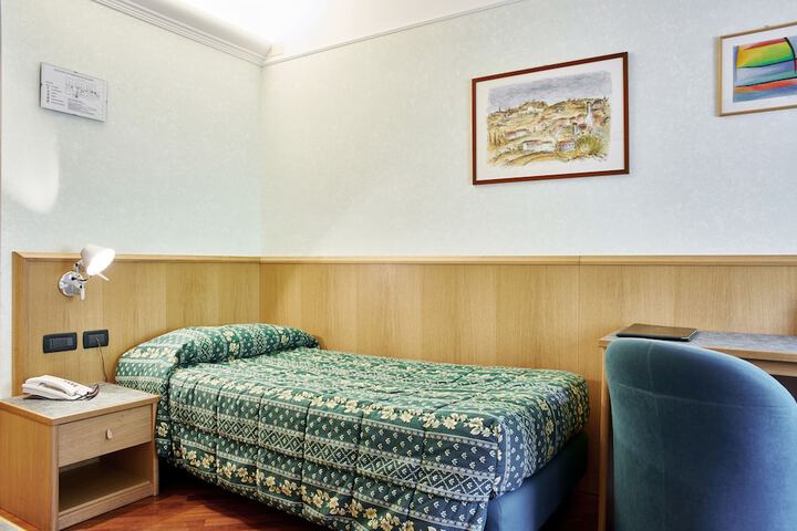 Room 3 of 41