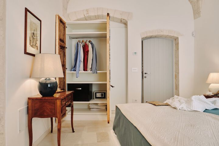 Room 4 of 91