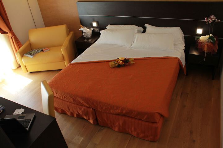 Room 5 of 46