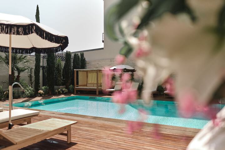 Pool 105 of 158