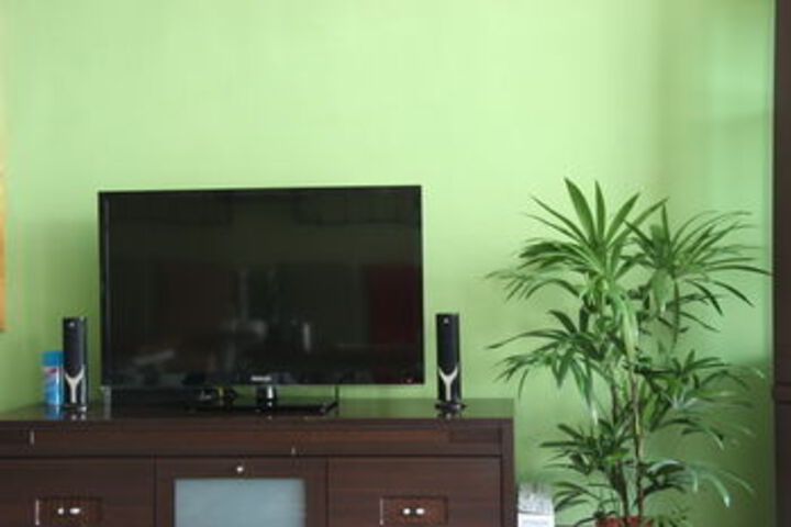 Room 6 of 33