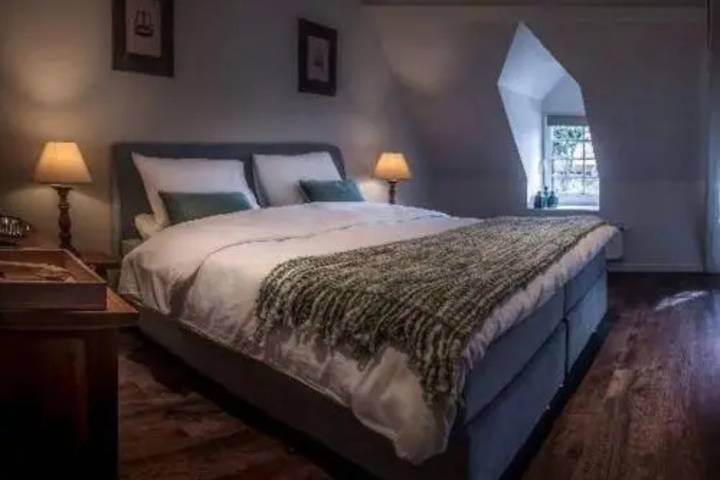 Room 4 of 14
