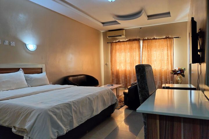 Room 13 of 48
