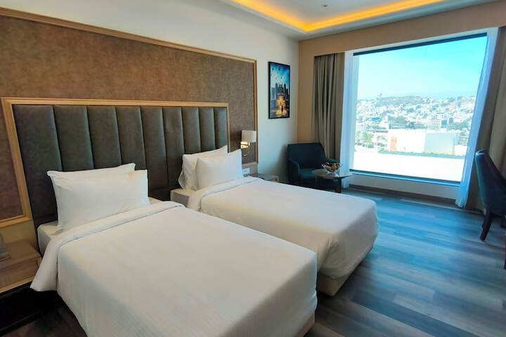 Room 5 of 39