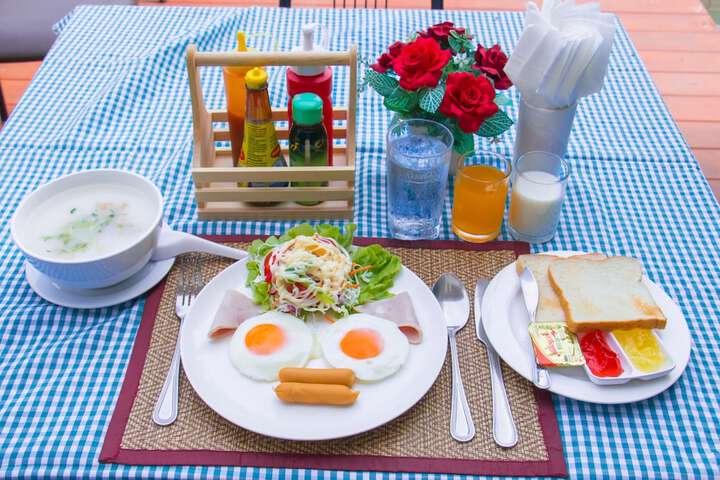 Breakfast/Coffee Service 72 of 113