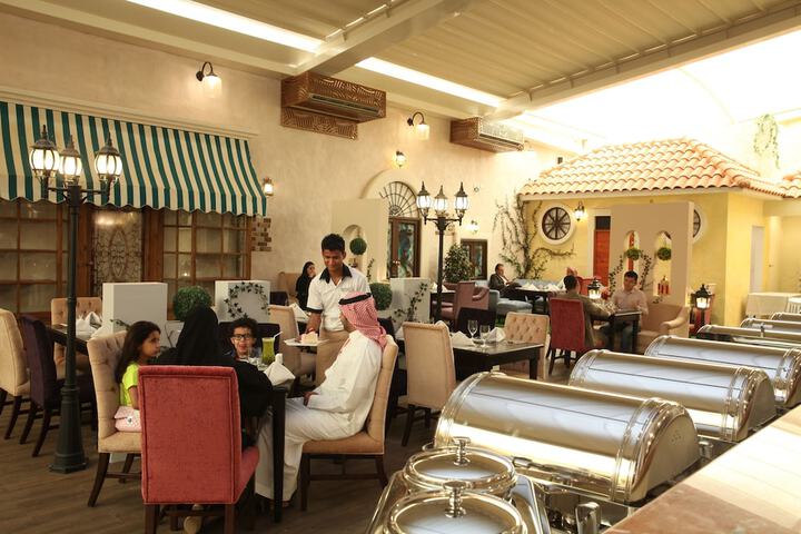 Dining 46 of 77