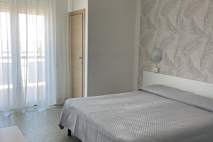 Room 10 of 31