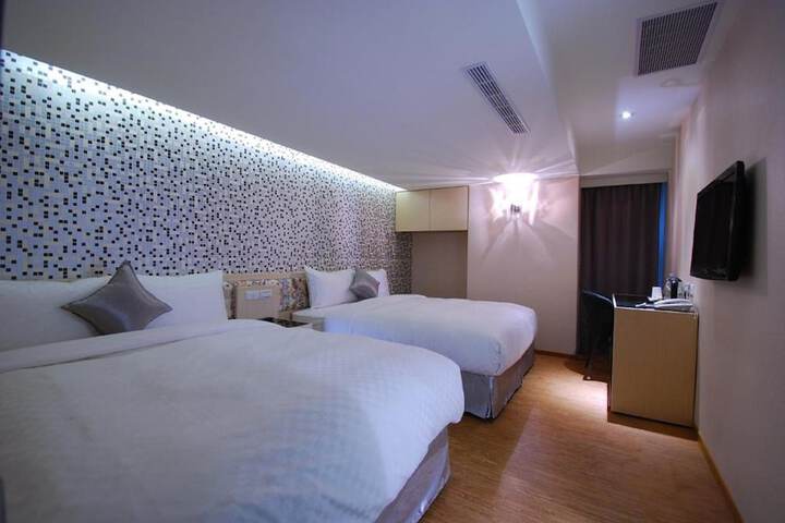 Room 5 of 25