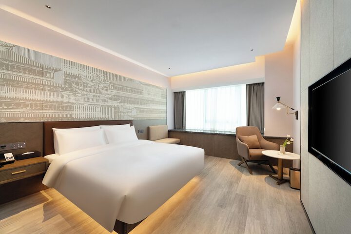 Room 8 of 22