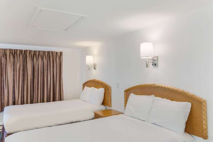 Best Value Deluxe 2 Double Beds (3 of 7)