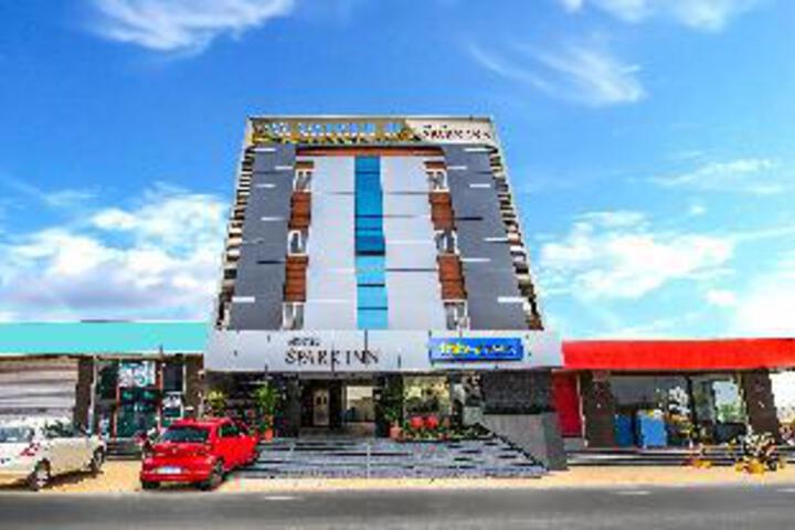 Fabhotel Spark Inn