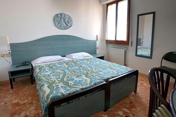 Room 4 of 41