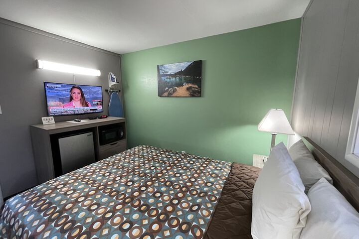 1 Queen Bed (47 of 56)