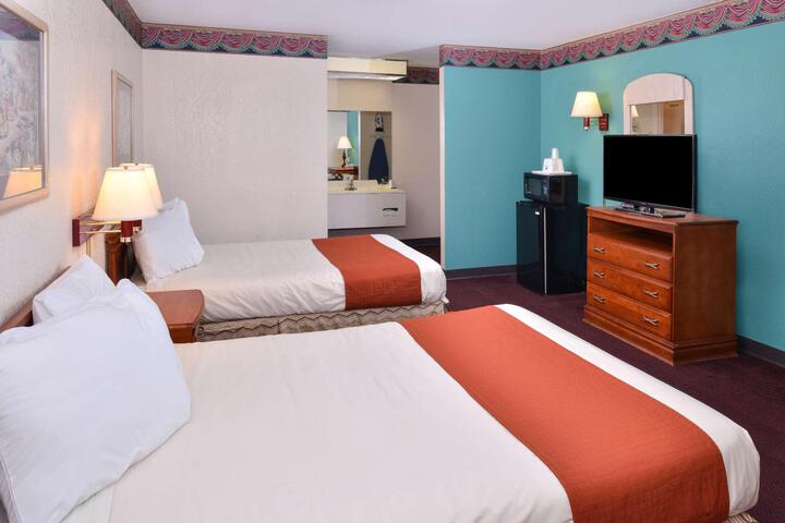 2 Double Beds (7 of 13)